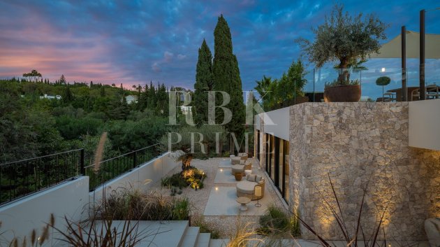 Resale - Villa -
Malaga - Nueva Andalucía