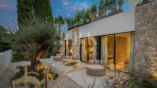 Resale - Villa -
Malaga - Nueva Andalucía
