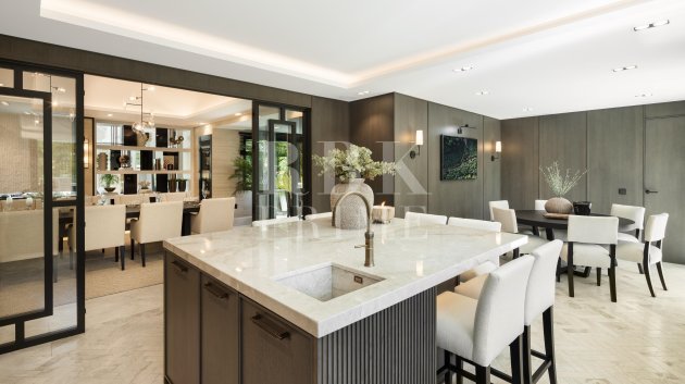Resale - Villa -
Malaga - Nueva Andalucía