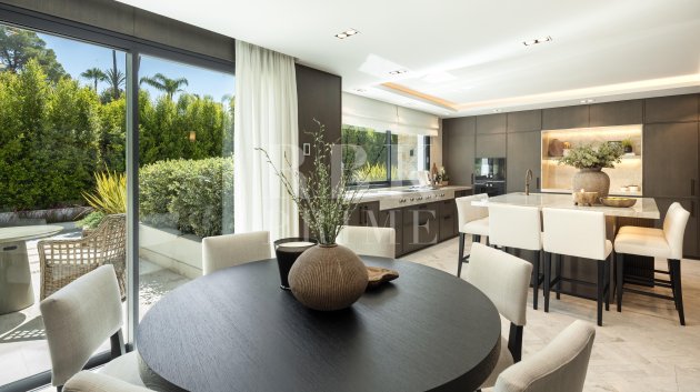 Resale - Villa -
Malaga - Nueva Andalucía