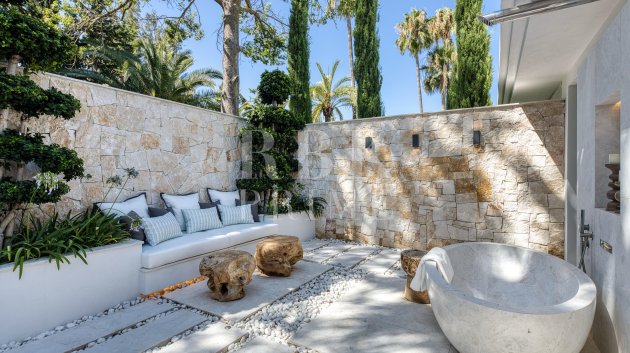 Resale - Villa -
Malaga - Nueva Andalucía
