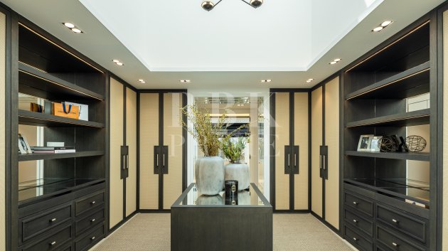 Resale - Villa -
Malaga - Nueva Andalucía