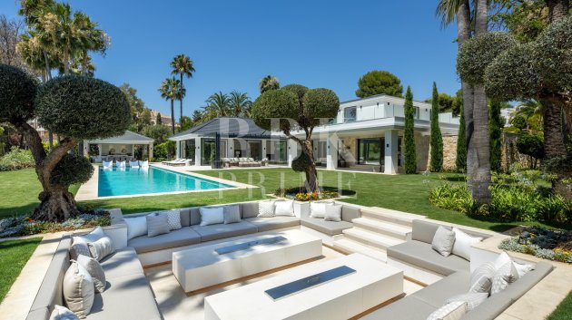 Resale - Villa -
Malaga - Nueva Andalucía