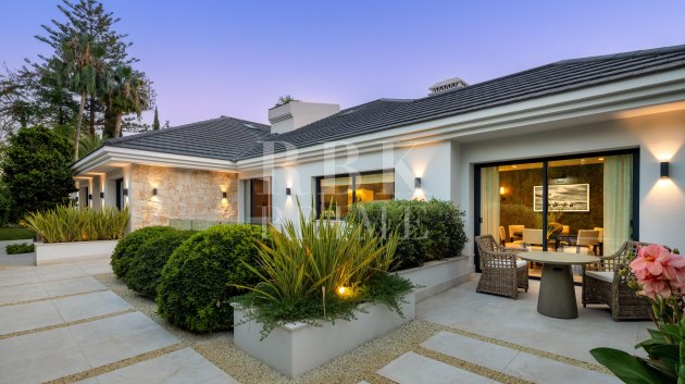 Resale - Villa -
Malaga - Nueva Andalucía
