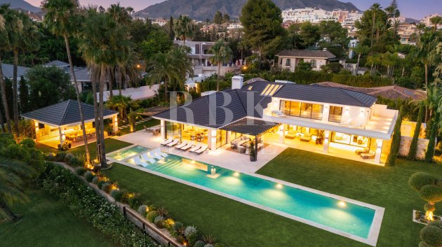 Resale - Villa -
Malaga - Nueva Andalucía