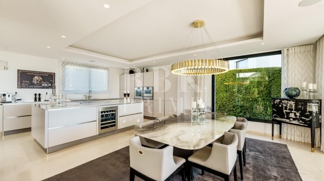 Resale - Villa -
Malaga - Nueva Andalucía