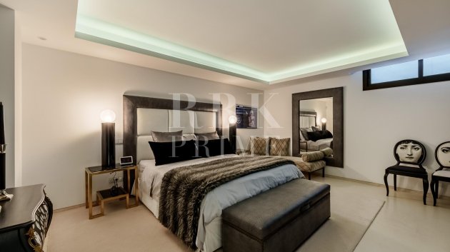 Resale - Villa -
Malaga - Nueva Andalucía
