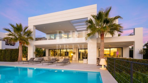 Resale - Villa -
Malaga - Nueva Andalucía