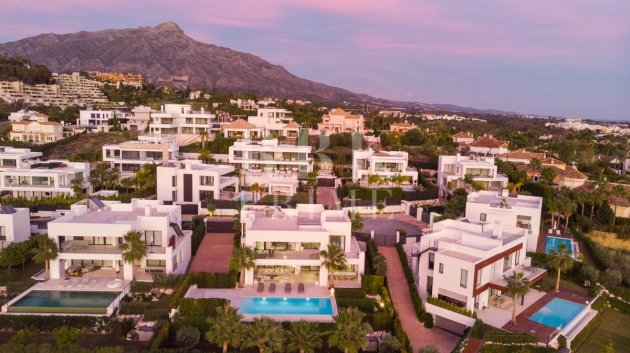 Resale - Villa -
Malaga - Nueva Andalucía