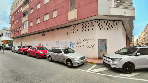 Resale - Commercial -
Torrevieja - Playa Los Naufragos