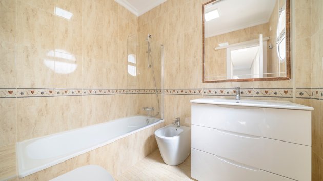Resale - Villa -
Orihuela Costa - Pau 26