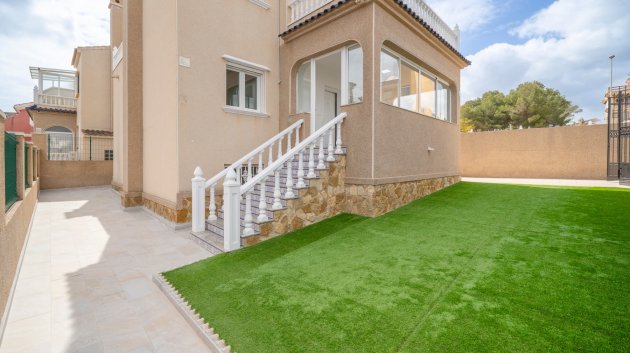Resale - Villa -
Orihuela Costa - Pau 26