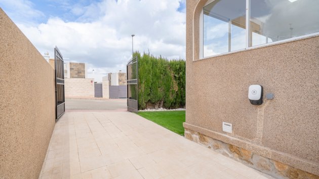 Resale - Villa -
Orihuela Costa - Pau 26