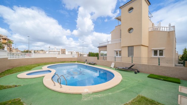 Resale - Villa -
Orihuela Costa - Pau 26