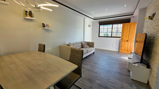 Resale - Villa -
Torrevieja - Sector 25
