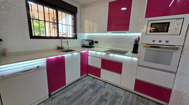 Resale - Villa -
Torrevieja - Sector 25