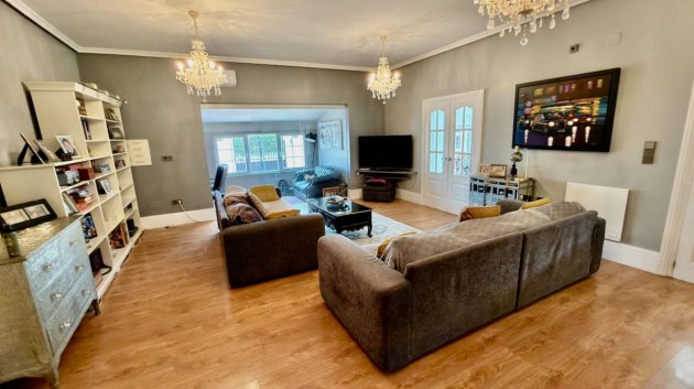 Resale - Villa -
Almoradí - Heredades