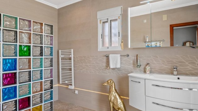 Resale - Villa -
Catral