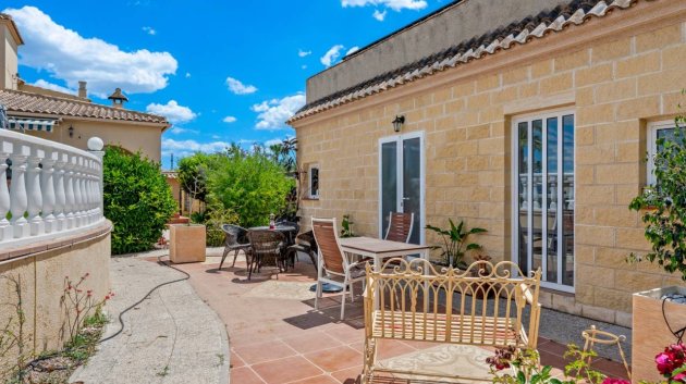 Resale - Villa -
Catral