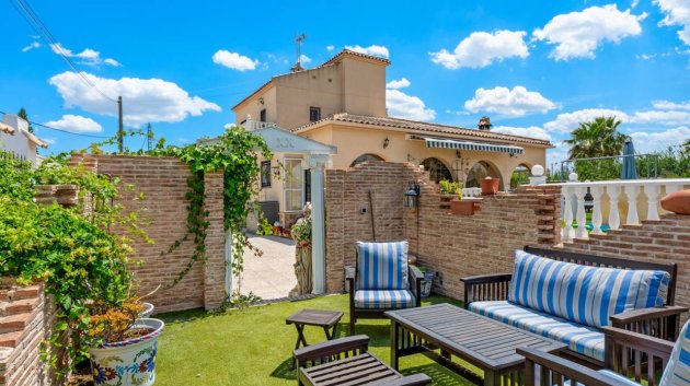 Resale - Villa -
Catral