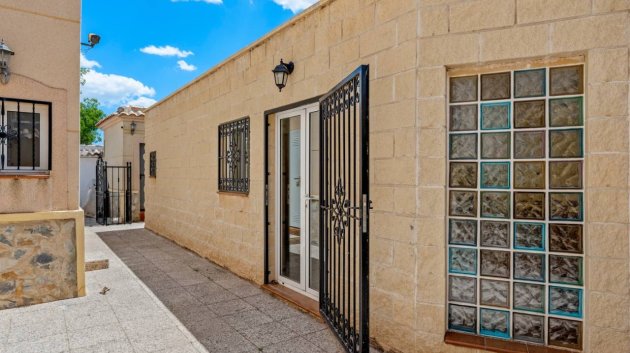 Resale - Villa -
Catral