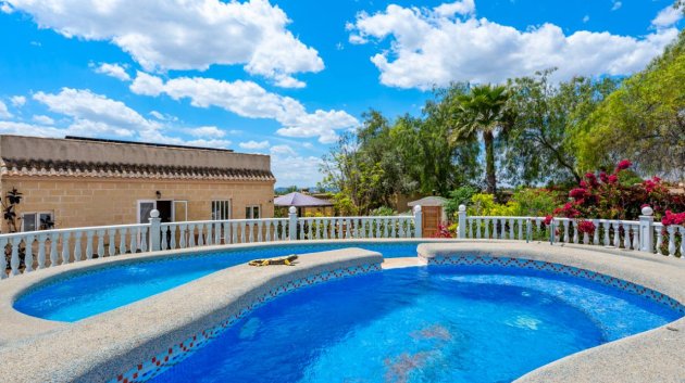 Resale - Villa -
Catral