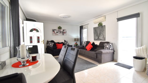 Resale - Villa -
Orihuela Costa - Playa Flamenca