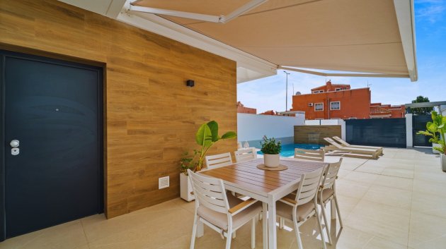 Resale - Villa -
Los Montesinos - La Herrada