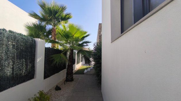 Resale - Villa -
Polop - Alberca