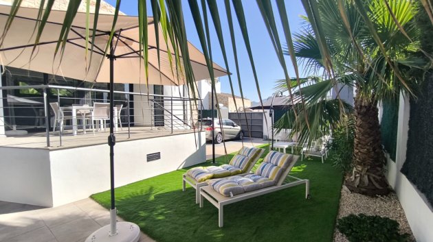 Resale - Villa -
Polop - Alberca