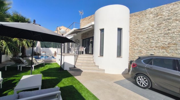 Resale - Villa -
Polop - Alberca