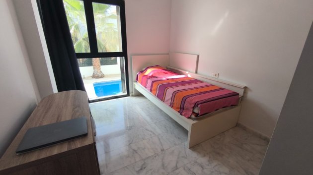 Resale - Villa -
Polop - Alberca