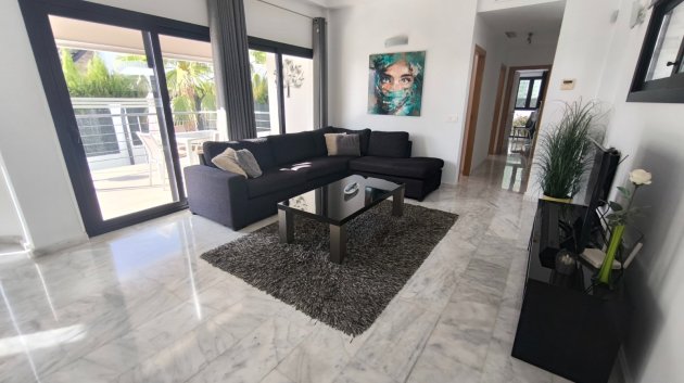 Resale - Villa -
Polop - Alberca