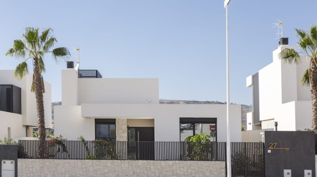 Obra nueva - Chalets -
La Finca Golf