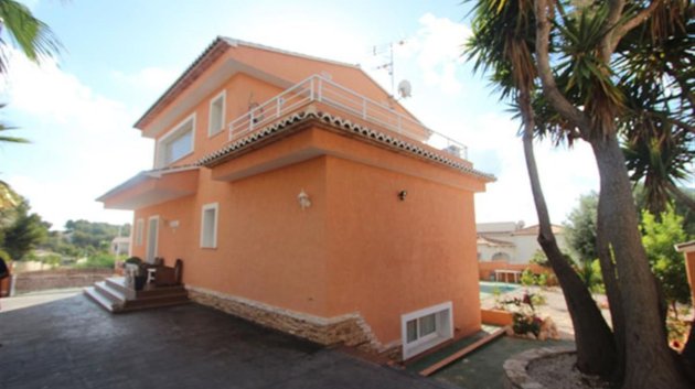 Resale - Villa -
Calpe - Cometa