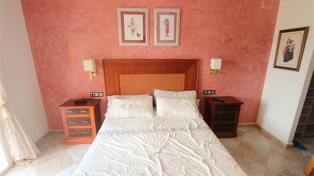 Resale - Villa -
Calpe - Cometa