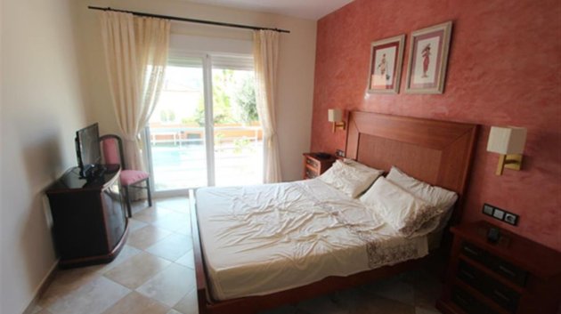 Resale - Villa -
Calpe - Cometa