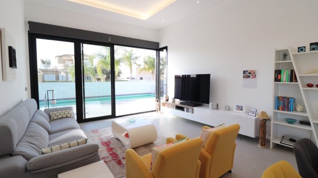 Resale - Villa -
Formentera del Segura - Fincas de La Vega