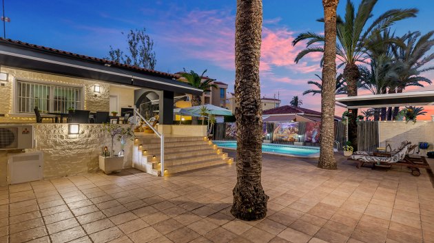 Reventa - Chalets -
Torrevieja - Rocio del Mar