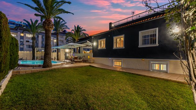 Reventa - Chalets -
Torrevieja - Rocio del Mar