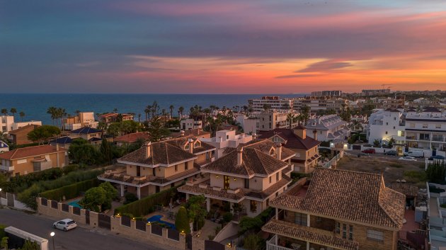 Reventa - Chalets -
Torrevieja - La Veleta