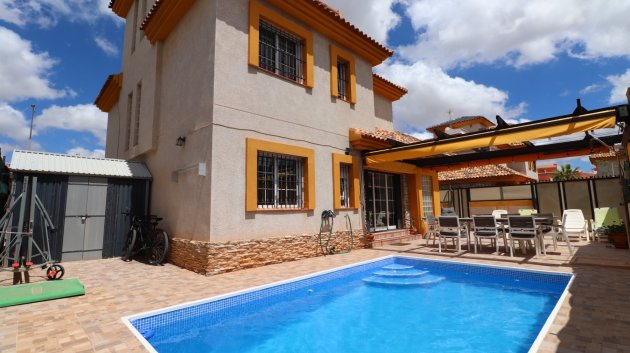 Resale - Villa -
Los Montesinos - La Herrada