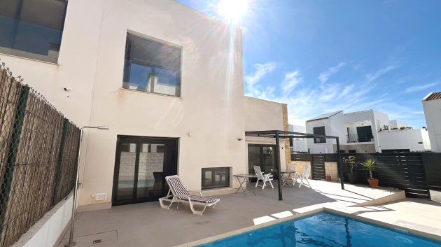 Reventa - Chalets -
Ciudad Quesada - Pueblo Bravo