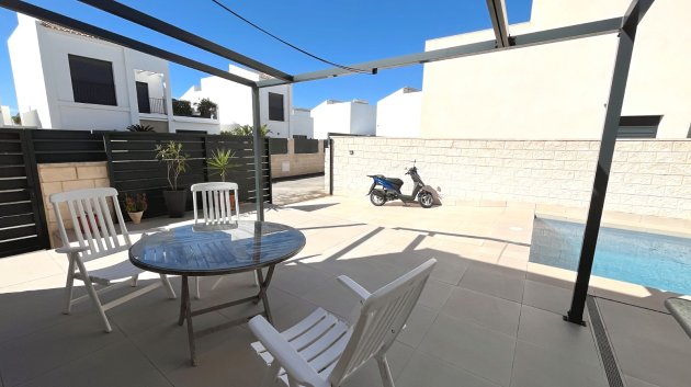 Reventa - Chalets -
Ciudad Quesada - Pueblo Bravo