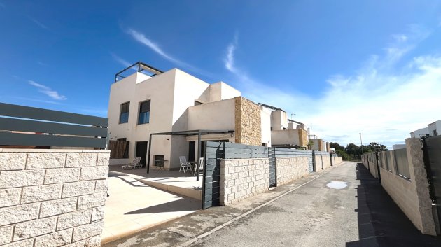 Reventa - Chalets -
Ciudad Quesada - Pueblo Bravo