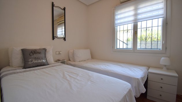 Reventa - Chalets -
Orihuela Costa - Playa Flamenca