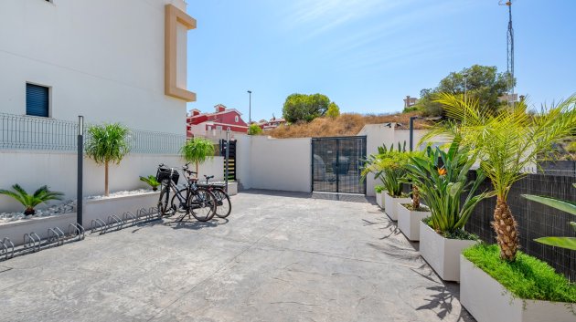 Resale - Apartments -
Orihuela Costa - Villamartín