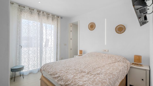 Resale - Villa -
Orihuela Costa - Villamartín