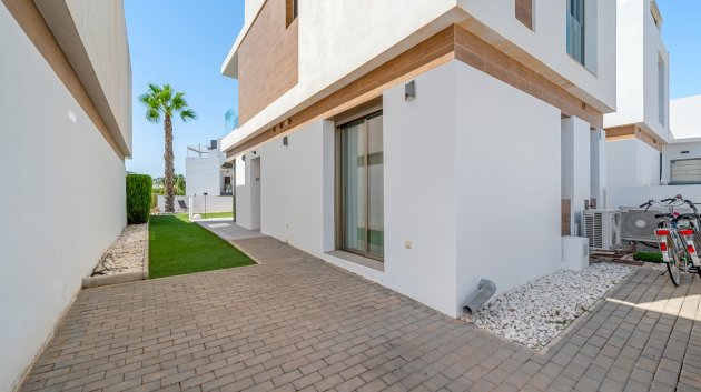 Resale - Villa -
Orihuela Costa - Villamartín