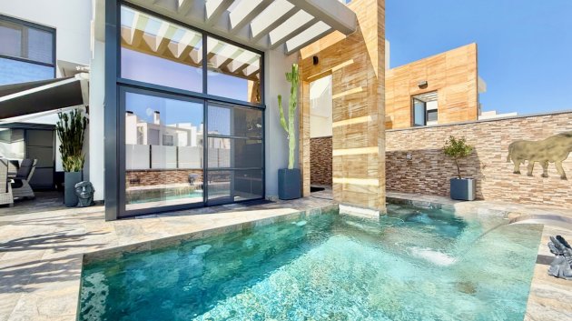 Resale - Villa -
Orihuela Costa - Cabo Roig